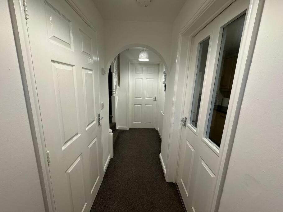 Modern Townhouse - 3 Bed 2.5 Bath 2 Private Gated Parking Villa Wellingborough Exterior photo