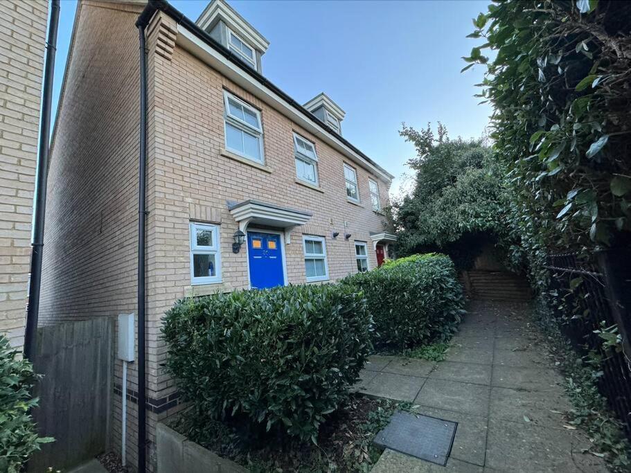 Modern Townhouse - 3 Bed 2.5 Bath 2 Private Gated Parking Villa Wellingborough Exterior photo