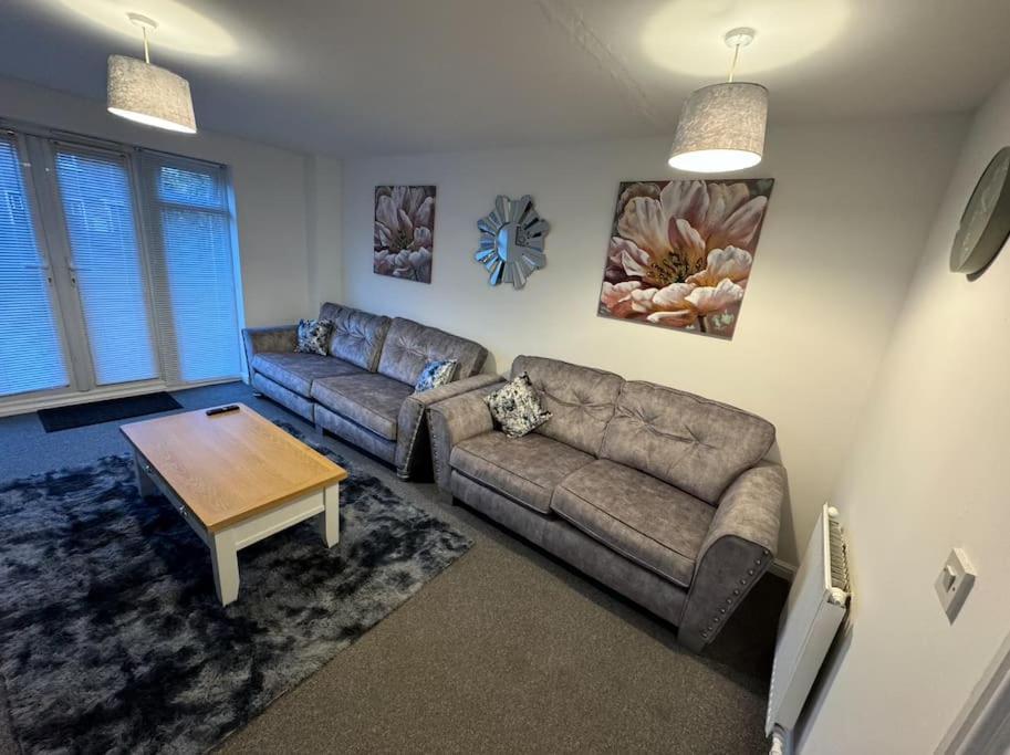 Modern Townhouse - 3 Bed 2.5 Bath 2 Private Gated Parking Villa Wellingborough Exterior photo