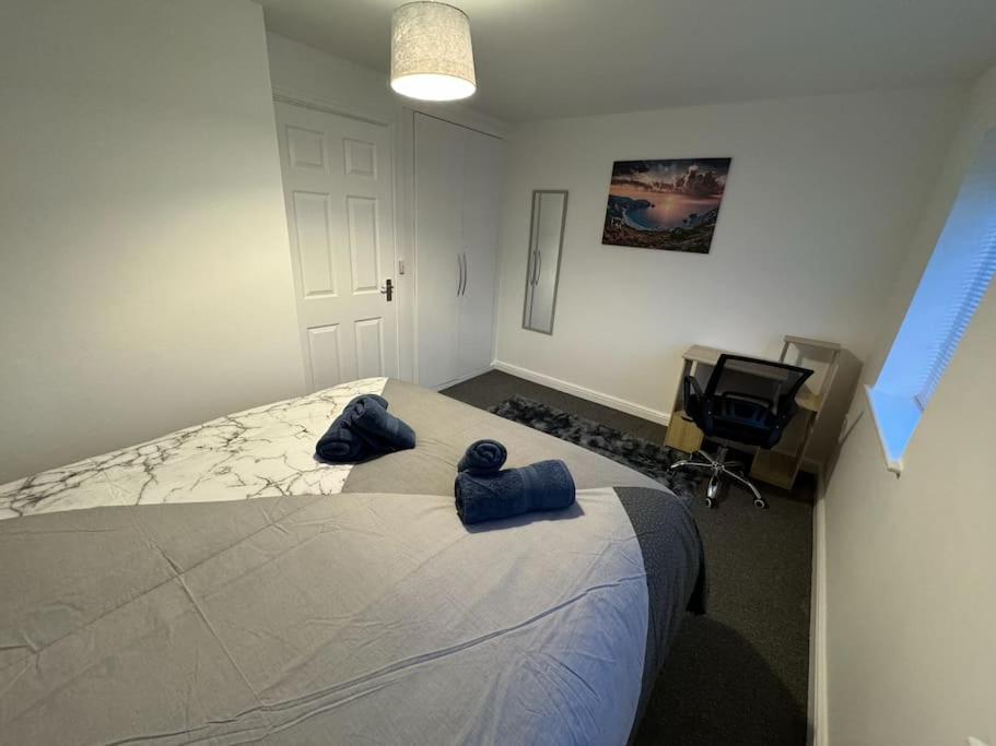Modern Townhouse - 3 Bed 2.5 Bath 2 Private Gated Parking Villa Wellingborough Exterior photo