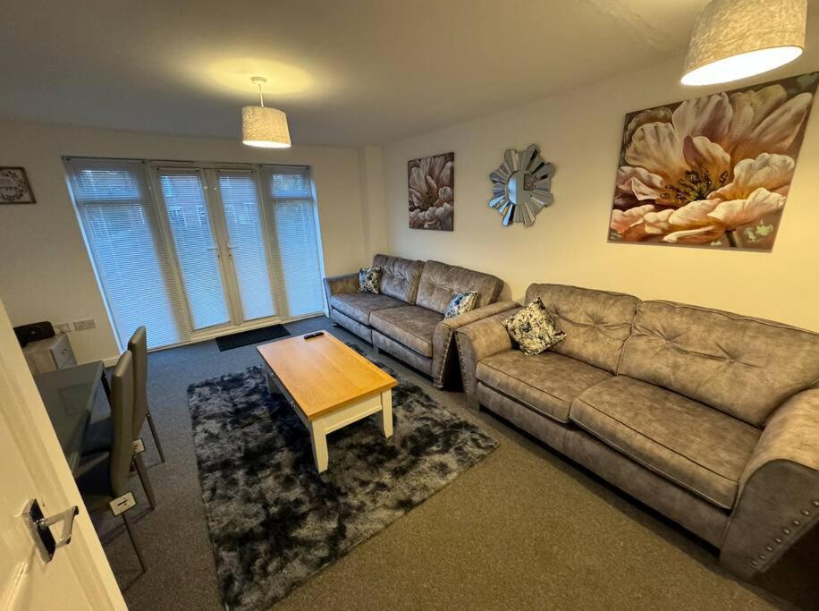 Modern Townhouse - 3 Bed 2.5 Bath 2 Private Gated Parking Villa Wellingborough Exterior photo