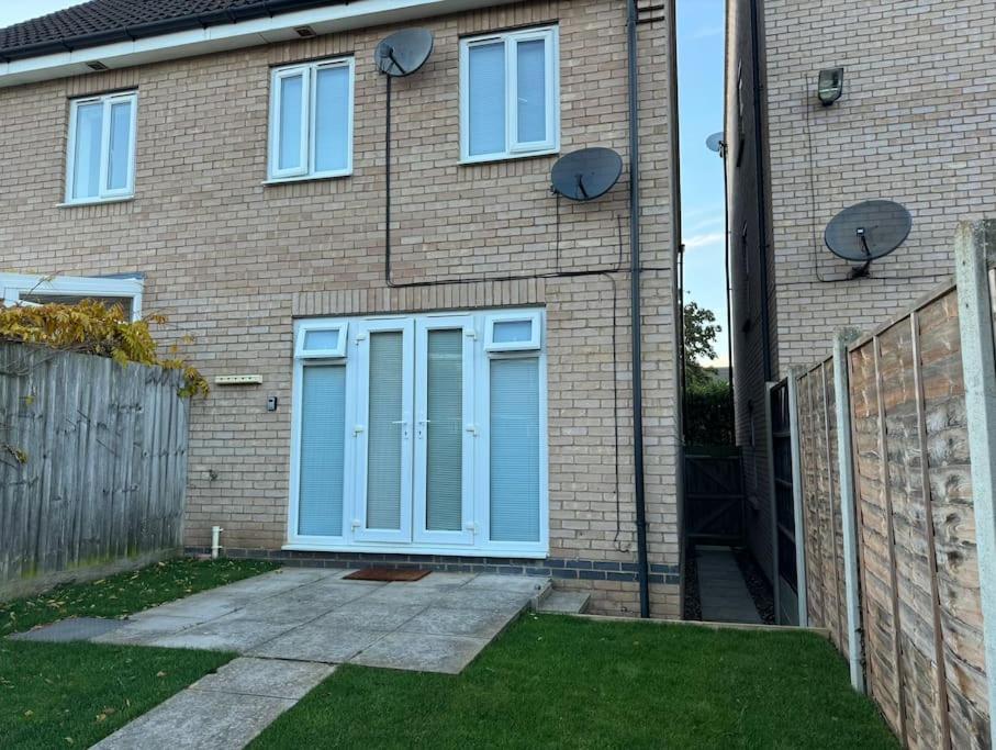 Modern Townhouse - 3 Bed 2.5 Bath 2 Private Gated Parking Villa Wellingborough Exterior photo