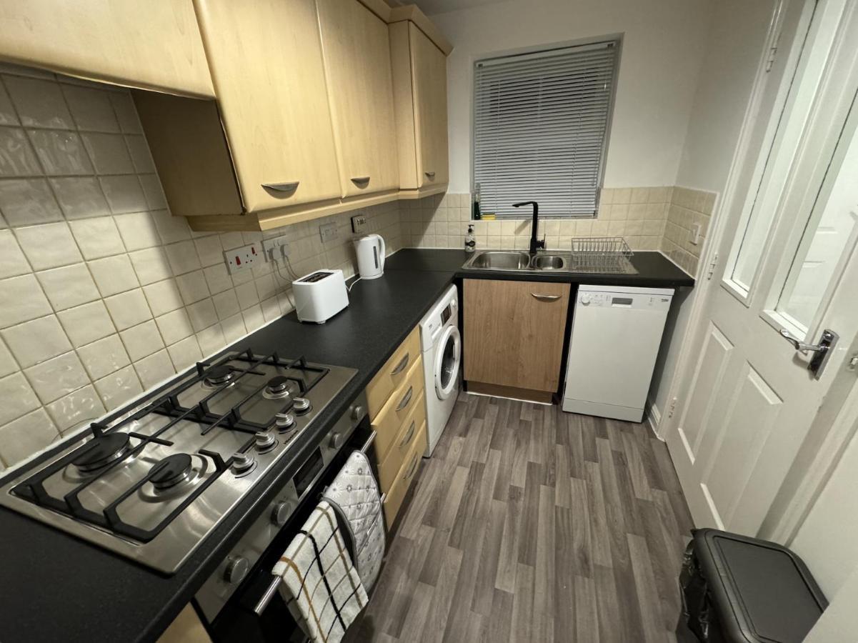 Modern Townhouse - 3 Bed 2.5 Bath 2 Private Gated Parking Villa Wellingborough Exterior photo